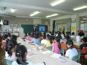 富田小学校での授業風景